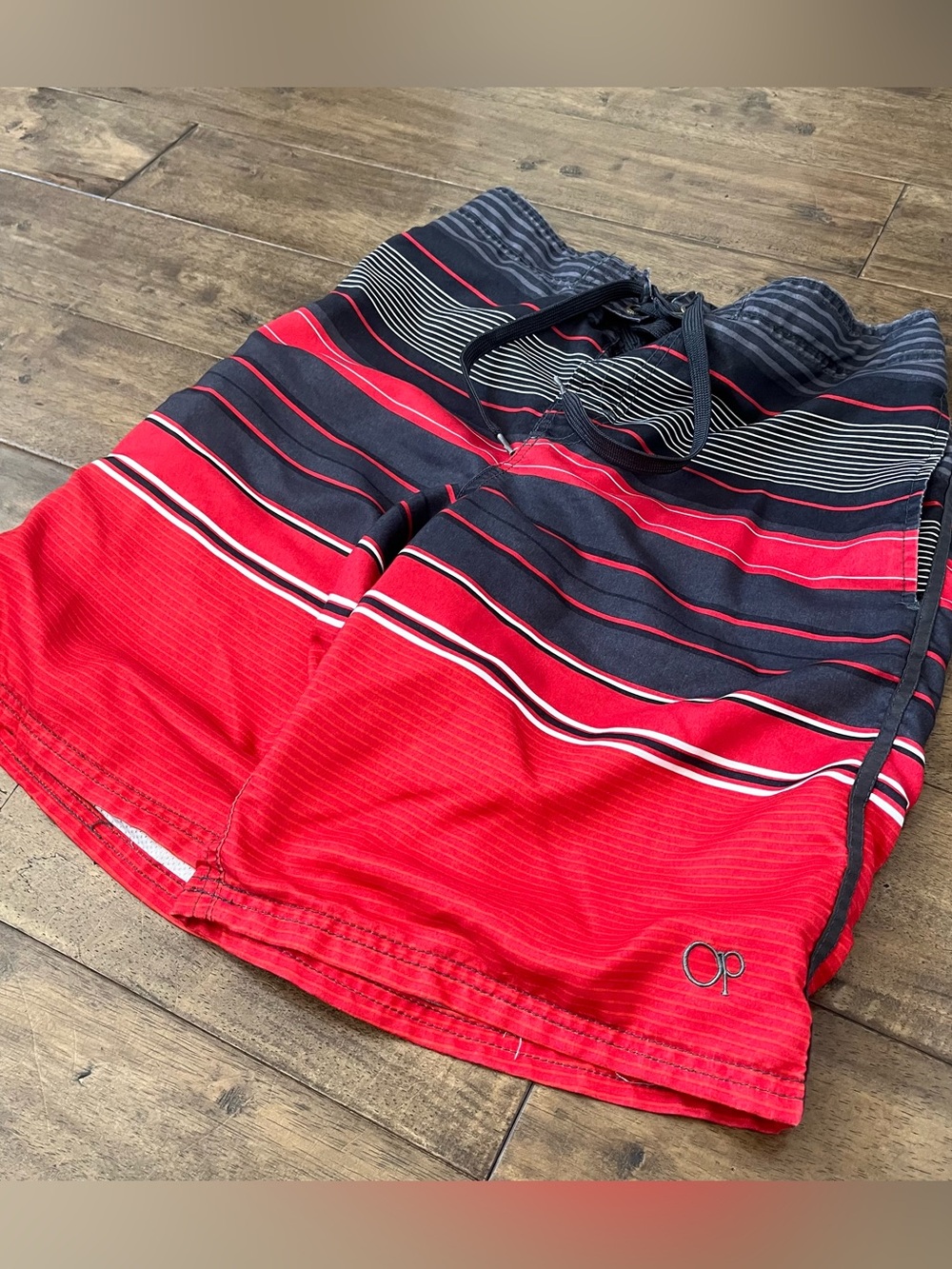 Y2K Men’s Red Baggy Swim Shorts #Y2K #Surfwear #Baggy